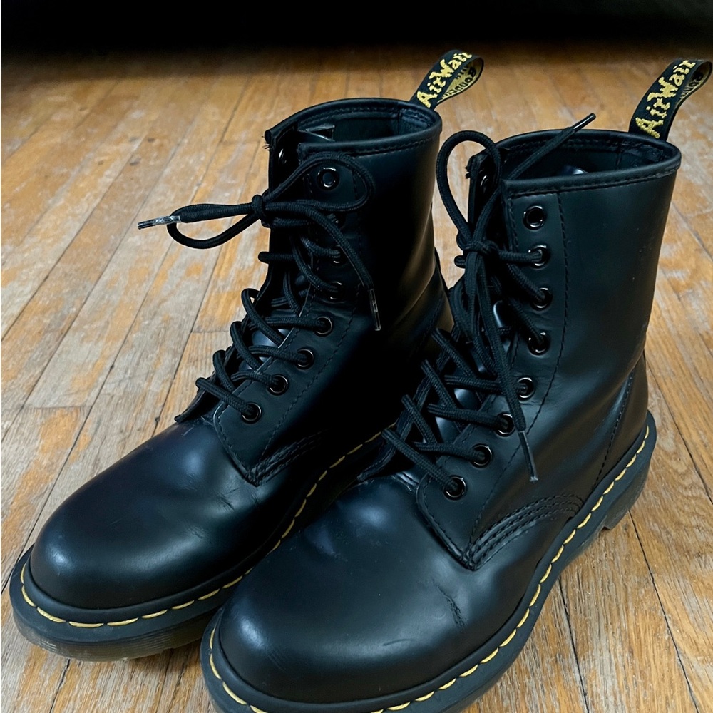 Original 100% Leather Dr. Martens Black Sleek Lace-Up Boots, Yellow Stitching - Picture 2 of 9